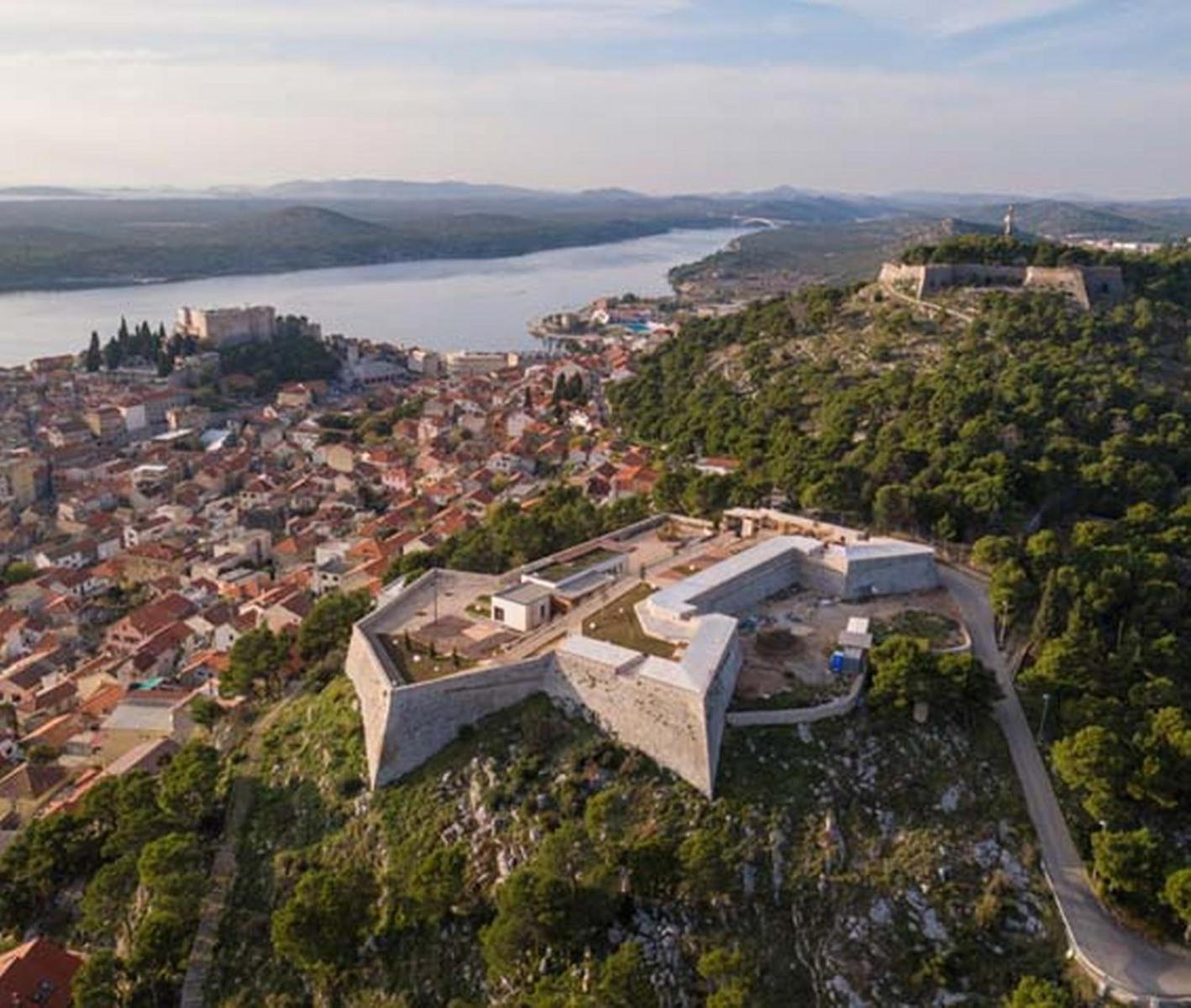Ivana Sibenik Luaran gambar